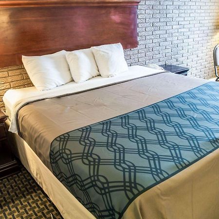 Rodeway Inn & Suites Wilmington North Extérieur photo