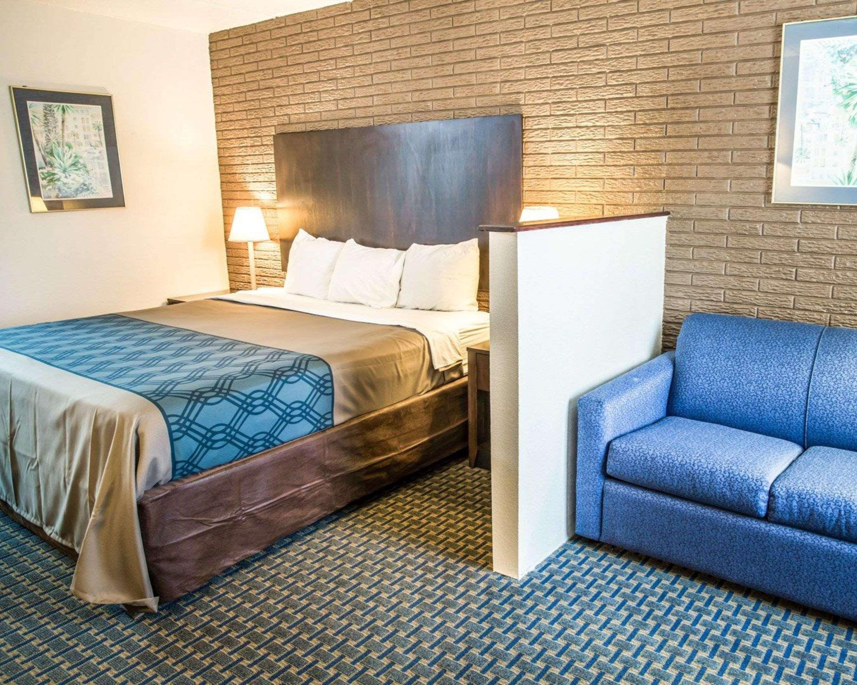Rodeway Inn & Suites Wilmington North Extérieur photo
