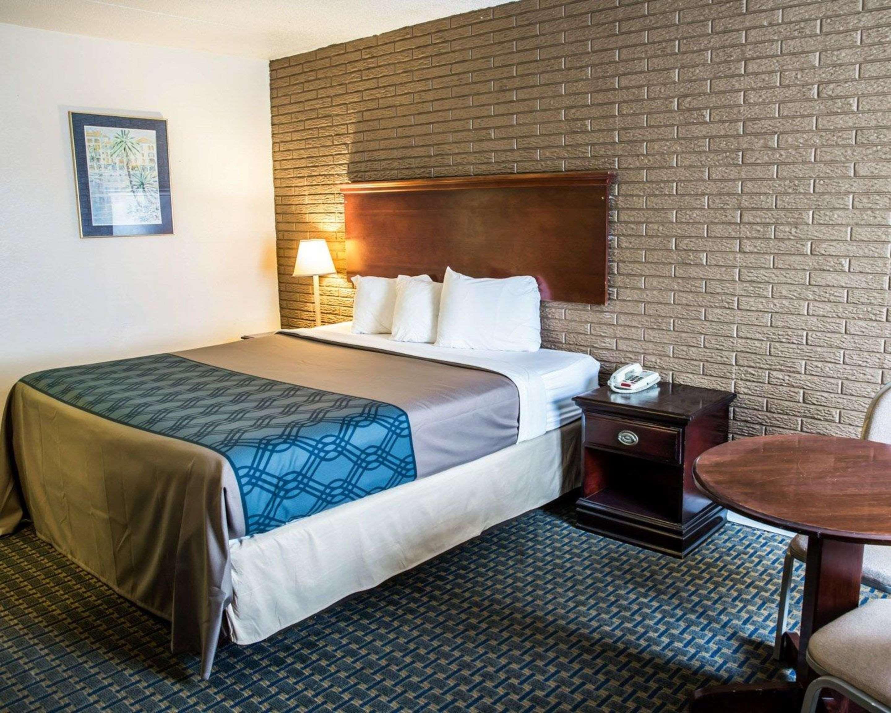 Rodeway Inn & Suites Wilmington North Extérieur photo