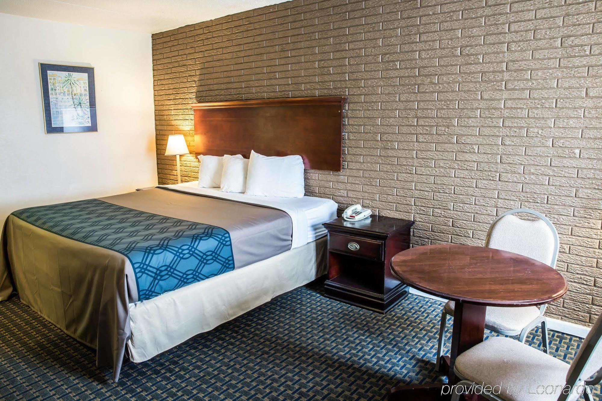 Rodeway Inn & Suites Wilmington North Extérieur photo