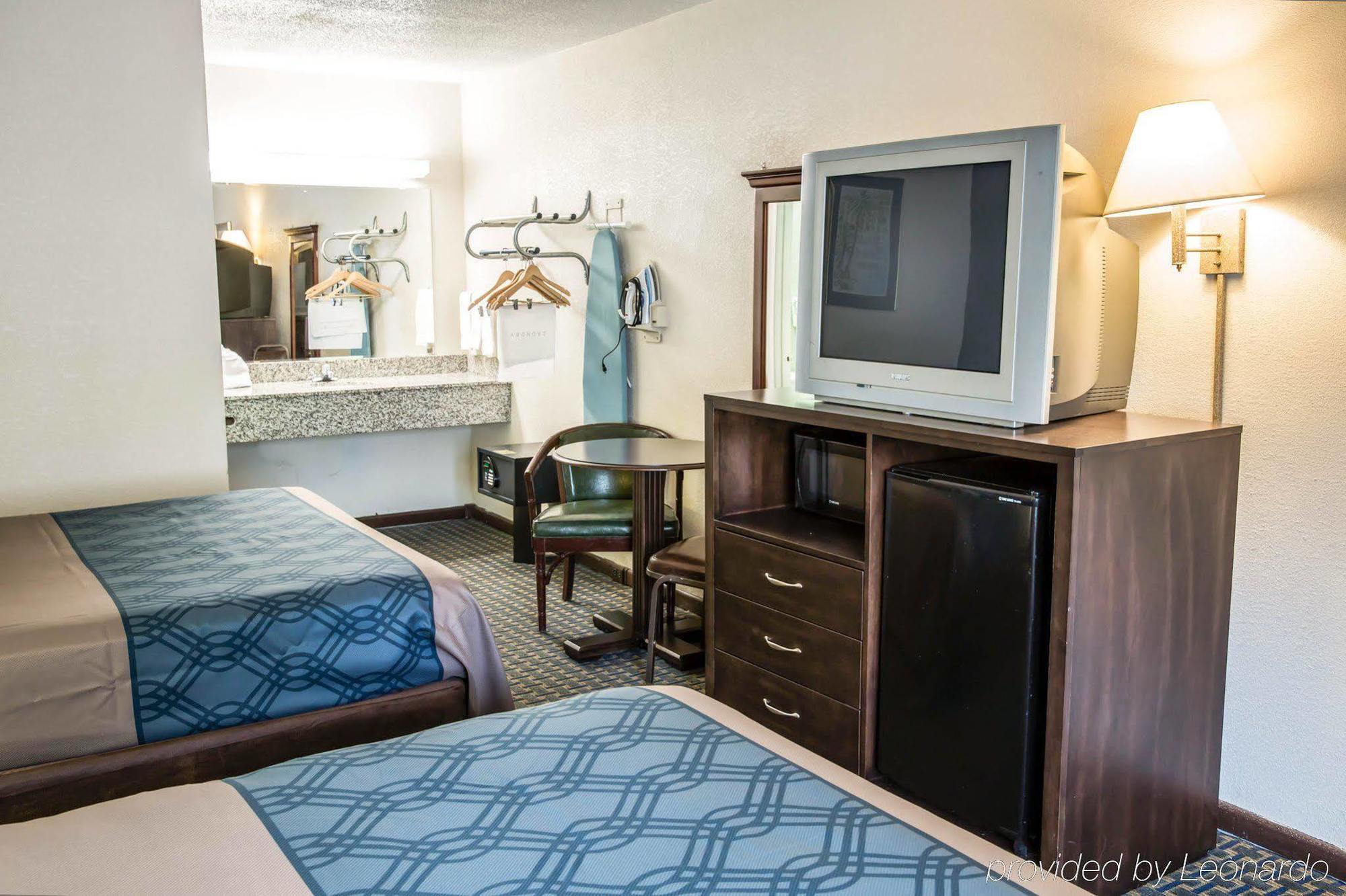 Rodeway Inn & Suites Wilmington North Extérieur photo