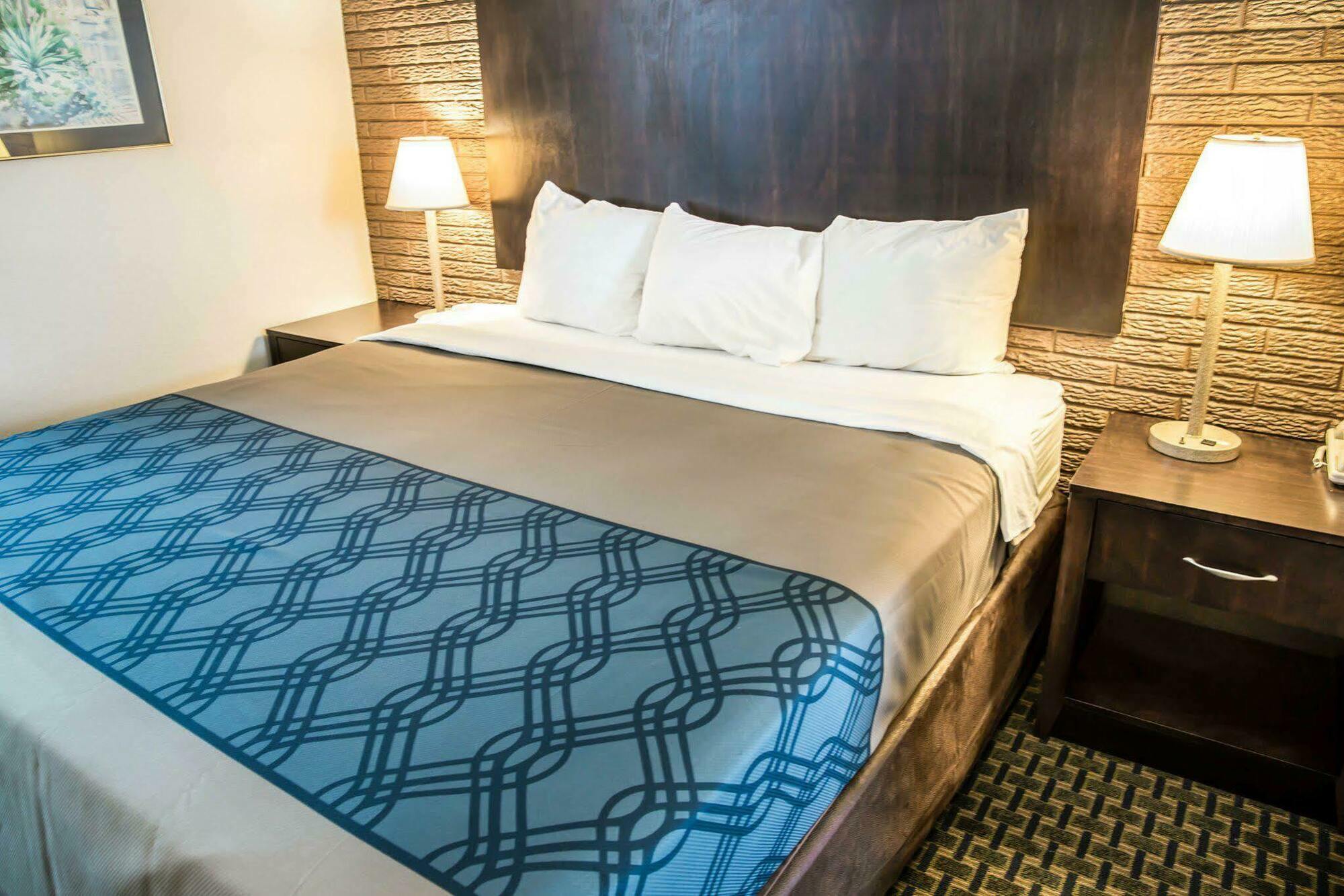 Rodeway Inn & Suites Wilmington North Extérieur photo